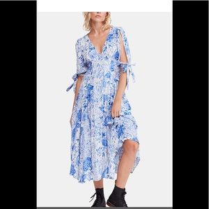 FREE PEOPLE Blue combo neck! NWT size 6